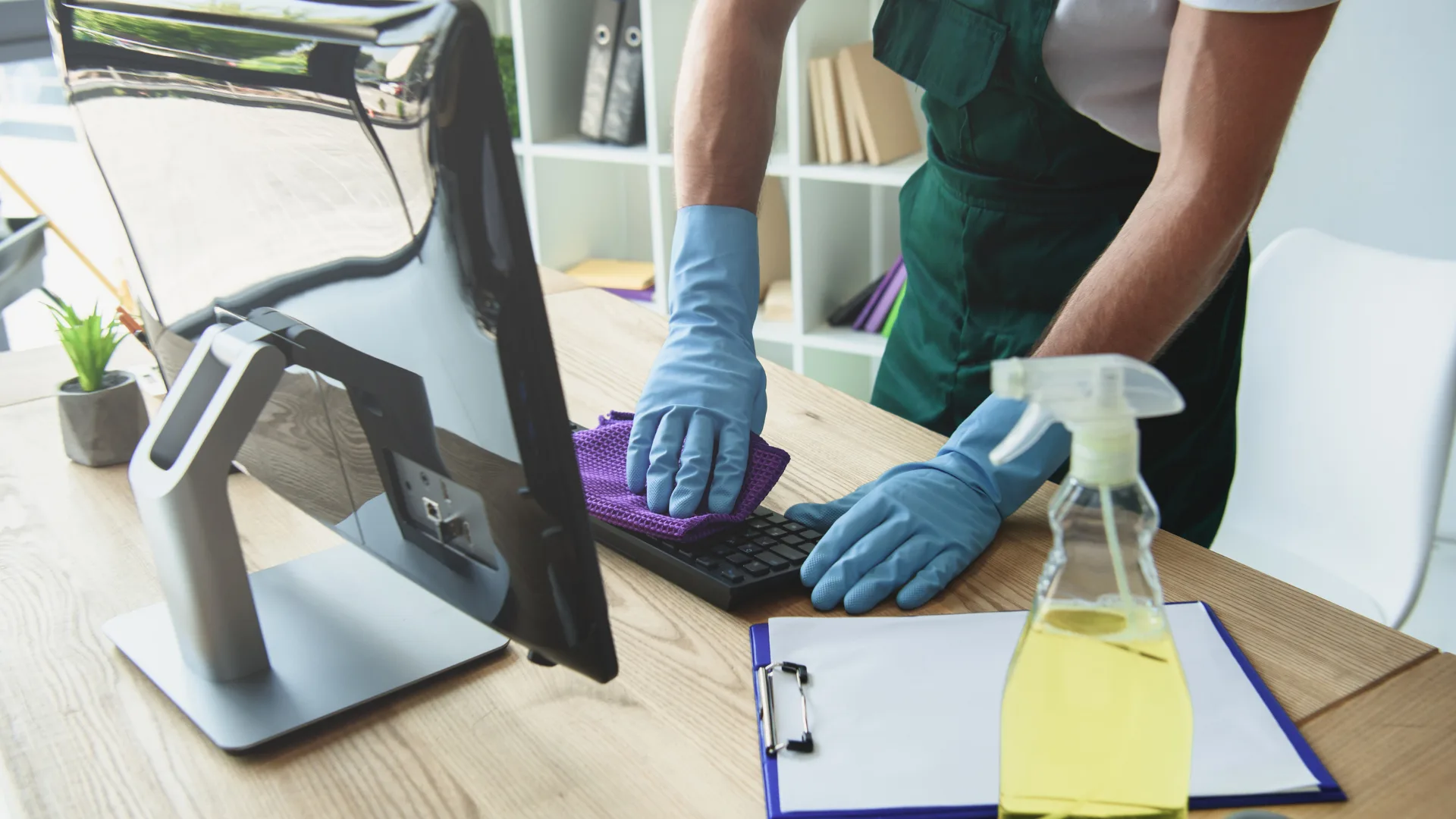 Professionelle Büroreinigung in Zürich – gewerbliche Unterhaltsreinigung für saubere Arbeitsplätze