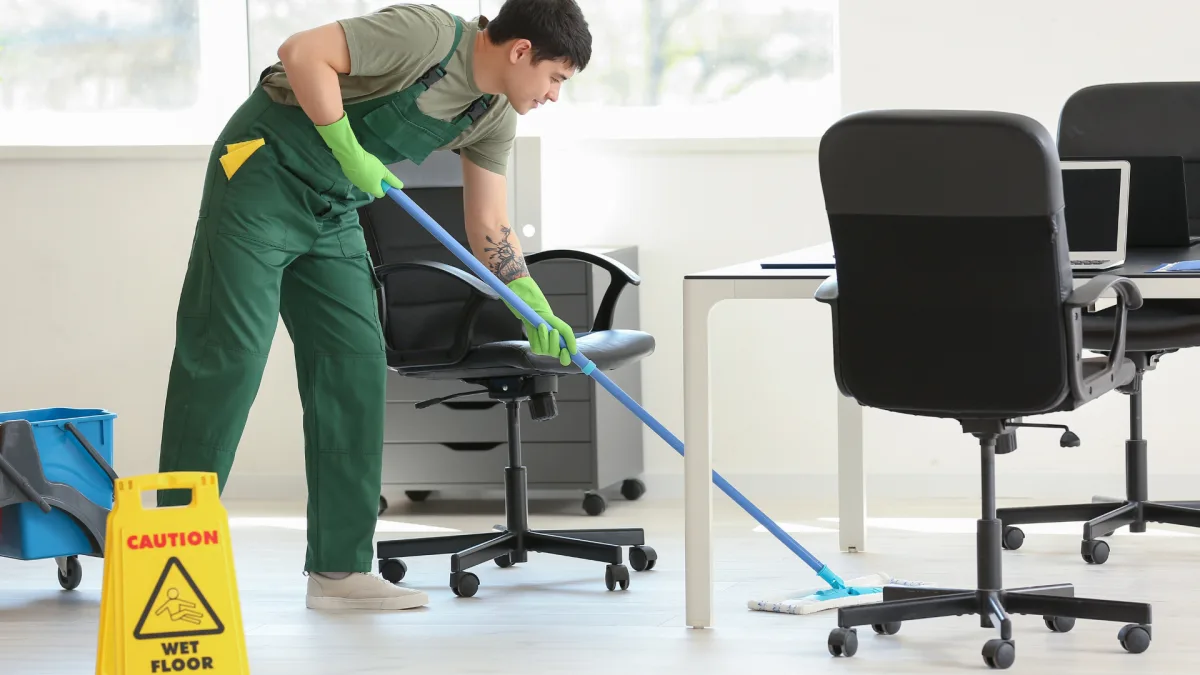 Endreinigung Büro und Geschäftsräume – professionelle Büroreinigung vor der Übergabe in Zürich