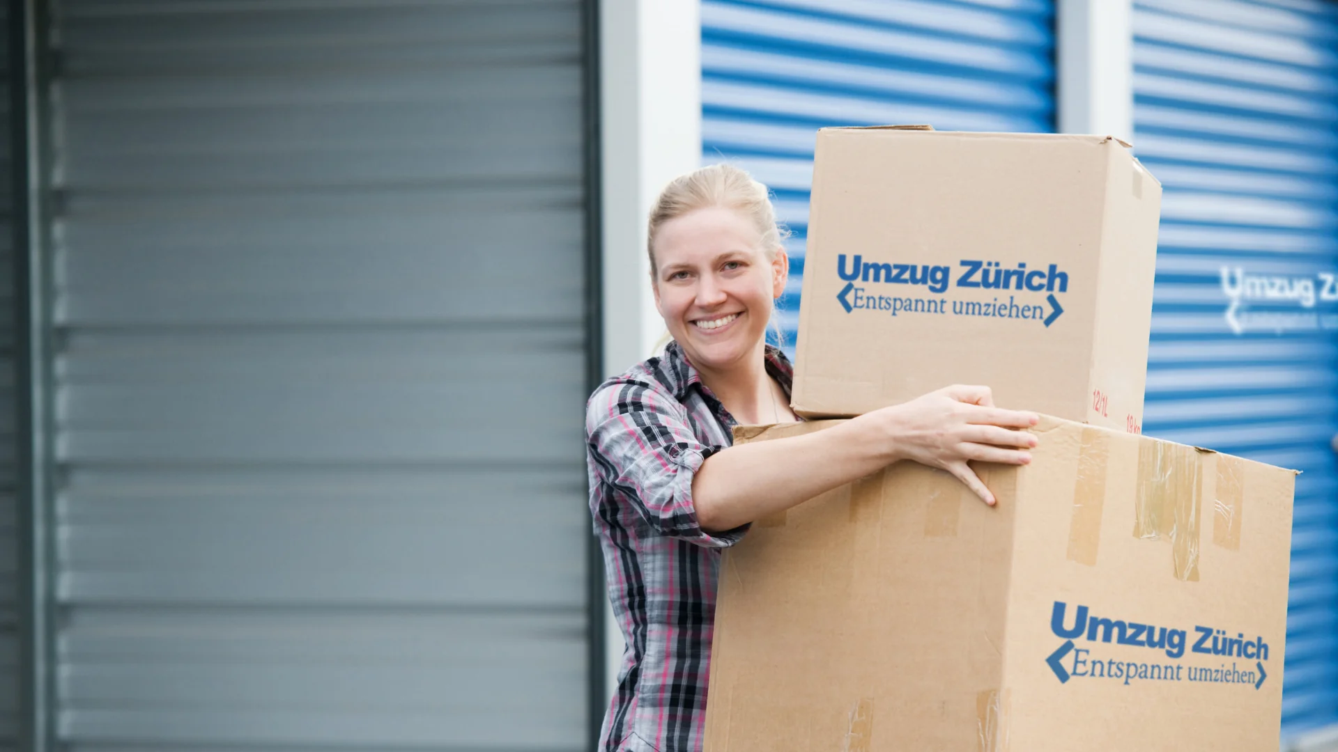 Professionelle Wohnungsräumung in Zürich – Team räumt Wohnung fachgerecht und diskret